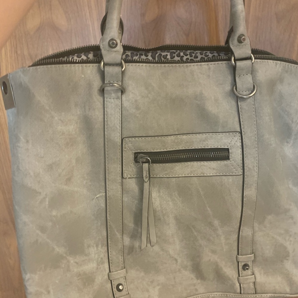Beautiful Steve Madden bag - looks new